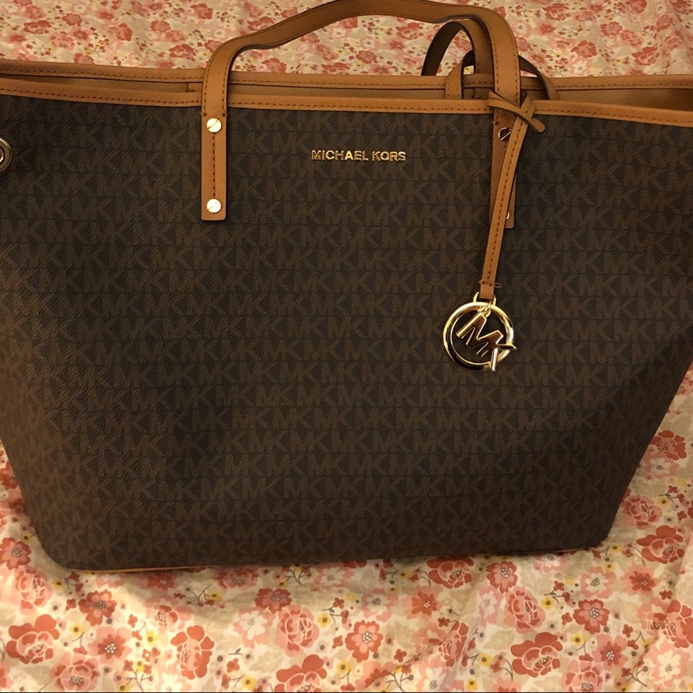✨NEW ITEM✨ MK Tote Bag